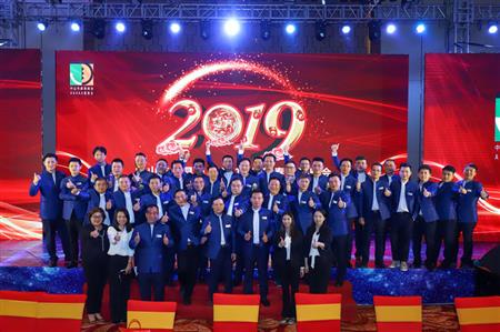 2019年3月，紅古軒榮升為中山市家具商會永遠(yuǎn)名譽(yù)會長單位
